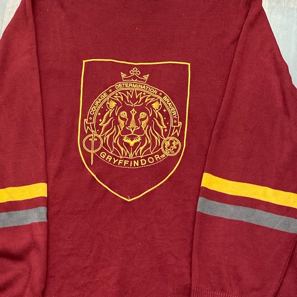 Warner Bris Harry Potter Gryffindon Burgundy Boyfriend Cardigan Size 4 - Picture 9 of 15